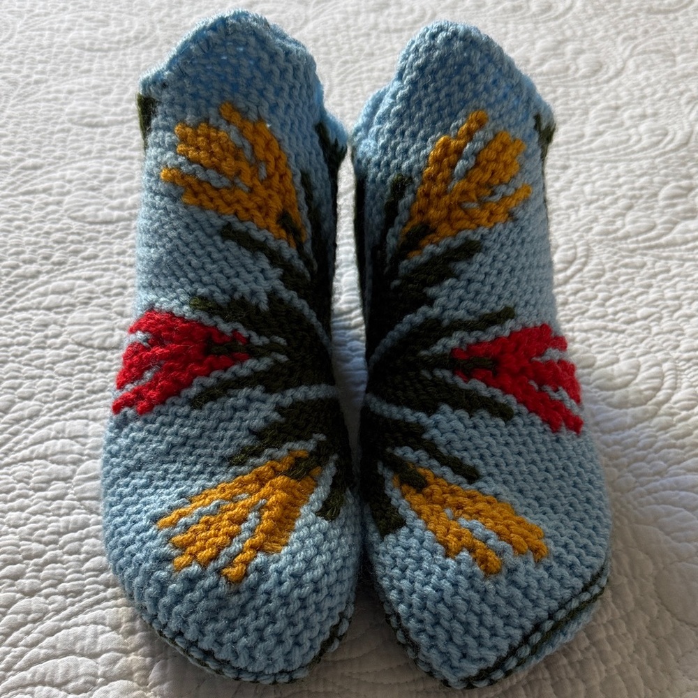 Hand-Knit Women’s Blue Floral Slippers OS
